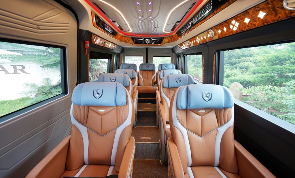 Bảng Giá Thuê Xe 12 Chỗ Limousine TPHCM【Có Tài Xế】1 Ngày 2 Khoang nội thất xe 12 Chỗ Limousine