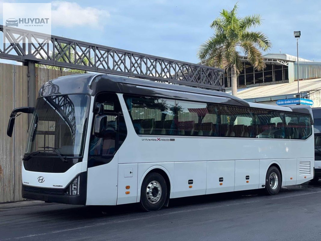 Bảng Giá Thuê Xe 45 Chỗ Tại TPHCM【CÓ TÀI XẾ】1 Ngày 8 Hình ảnh thuê xe 45 chỗ 1 ngày có tài xế tại thuê xe Cty TNHH Thương Mại Dịch Vụ Vận Tải KIM CƯƠNG