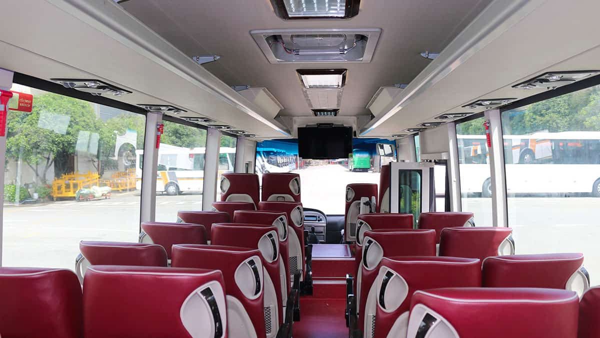 Cho Thuê Xe 35 Chỗ Tại Bình Dương Có Tài Xế Uy Tín 5 Nội thất xe 5 chỗ sạch sẽ
