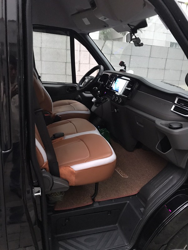 Khoang Lái Xe 10 Chỗ Limousine tại TPHCM